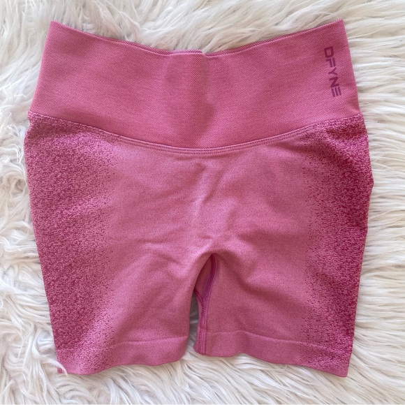 DFYNE Ignite Short 4.5” Women’s Size XS Flamingo Pink